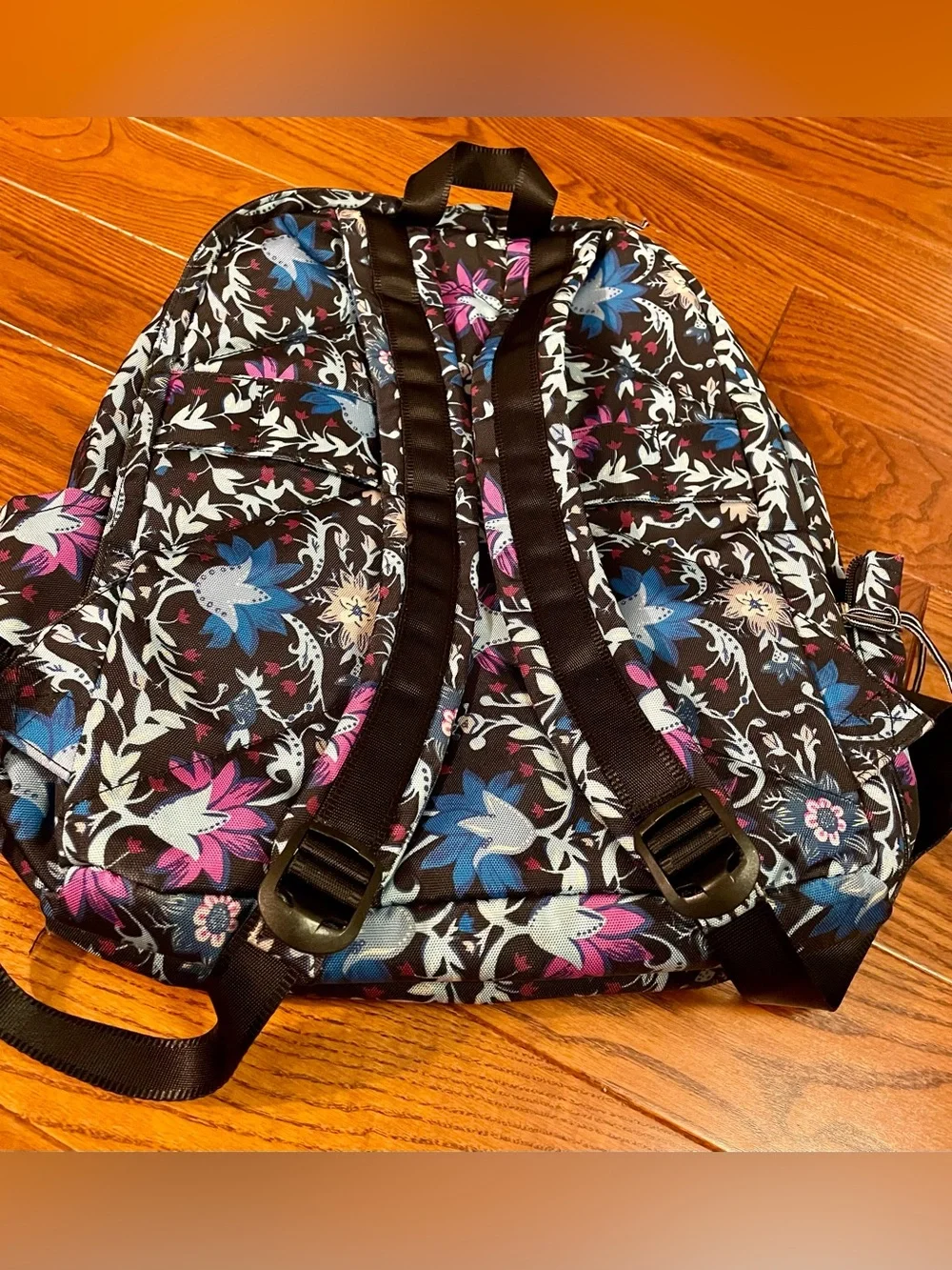 Vera Bradley Black Bramble Vines Backpack Lighten Up Excellent Condition - Picture 4 of 10